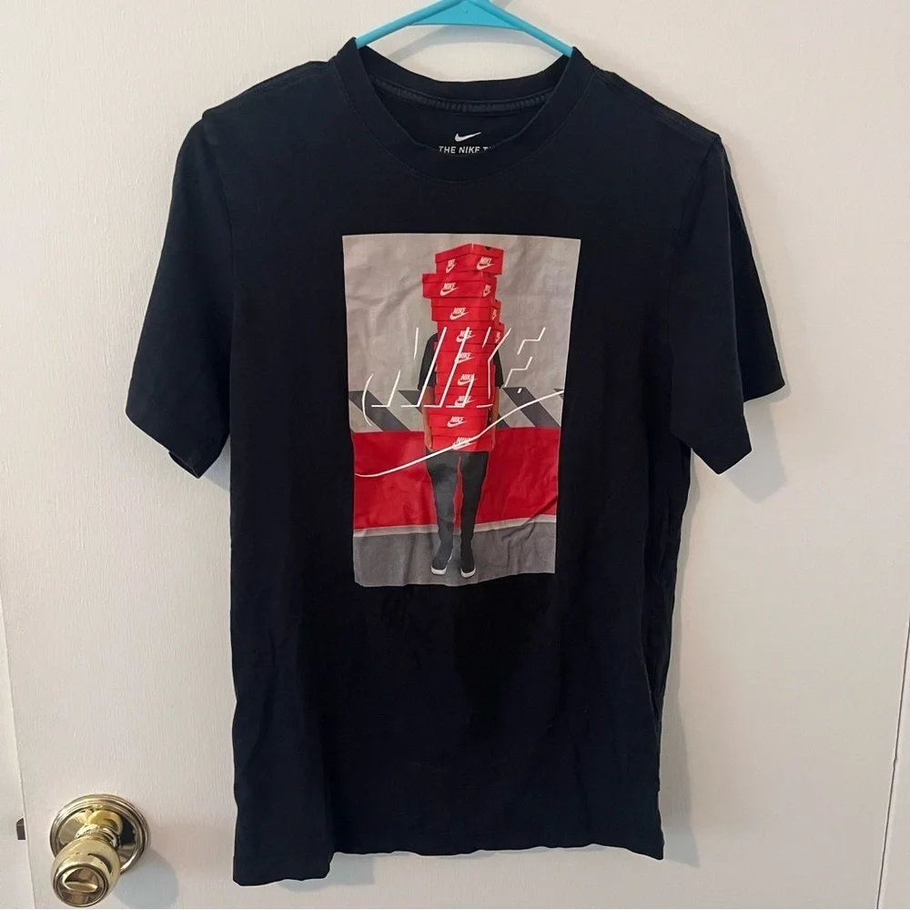 Nike Stacked Shoe Box Sneakerhead Graphic Streetwear Swoosh BQ0068-010‎ Small